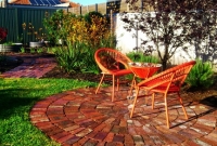 Circular paving in lawn spaces